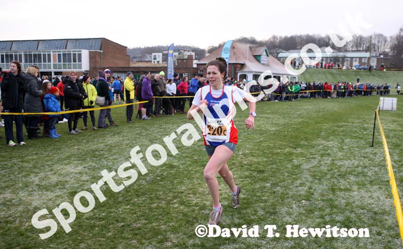 Newcastle University 3rd leg in senior women Durham Cathedral Relays. Photo: David T. Hewitson/Sports for All Pics